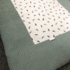 Boxkleed met oudgroene wafelstof en veren