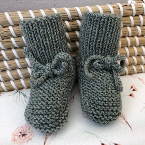 Gebreide Babyslofjes Kort Saliegroen Merino Wol