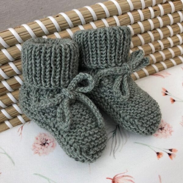 Gebreide Babyslofjes Met Omslag Saliegroen Merino Wol