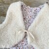 Baby gilet naturel teddystof met kleine bloemetjes