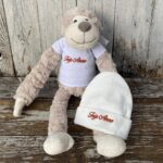 Slingeraap bruin met t-shirt gepersonaliseerd - vooraanzicht