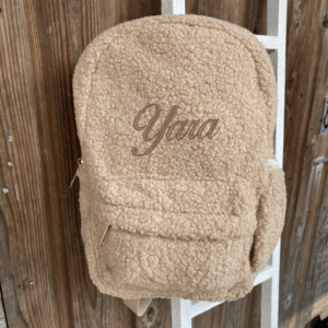 Teddy rugzak met naam in de kleur beige gepersonaliseerd vooraanzicht