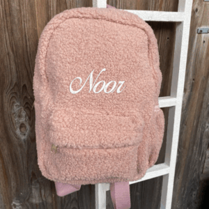 Teddy rugzak met naam in de kleur roze gepersonaliseerd vooraanzicht