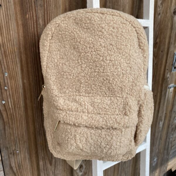 Teddy rugzak met naam in de kleur beige gepersonaliseerd detail