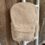Teddy rugzak met naam in de kleur beige gepersonaliseerd detail