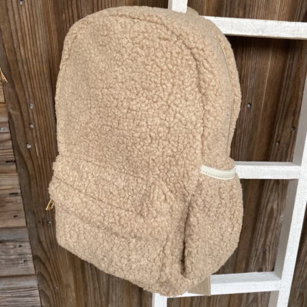 Teddy rugzak met naam in de kleur beige gepersonaliseerd zijkant