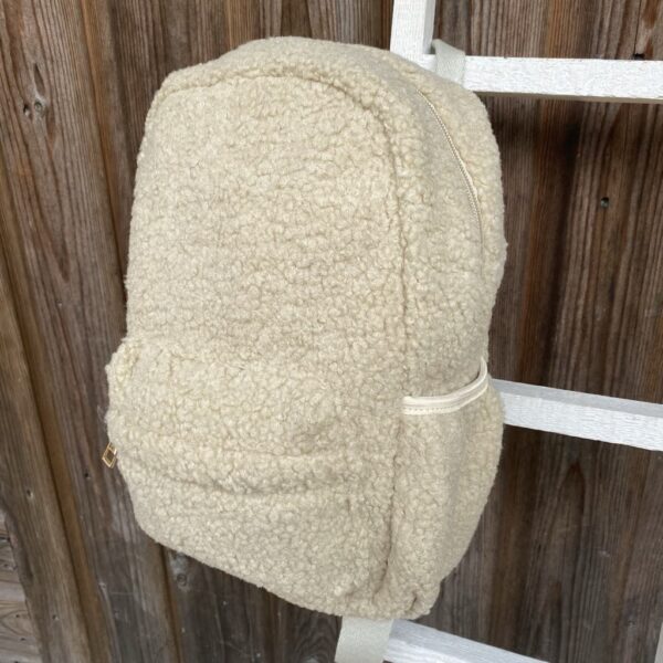 Teddy rugzak met naam in de kleur zand gepersonaliseerd zijkant