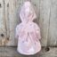 Poppenkleertjes regenjasje 43 cm lichtroze met unicorns - detail