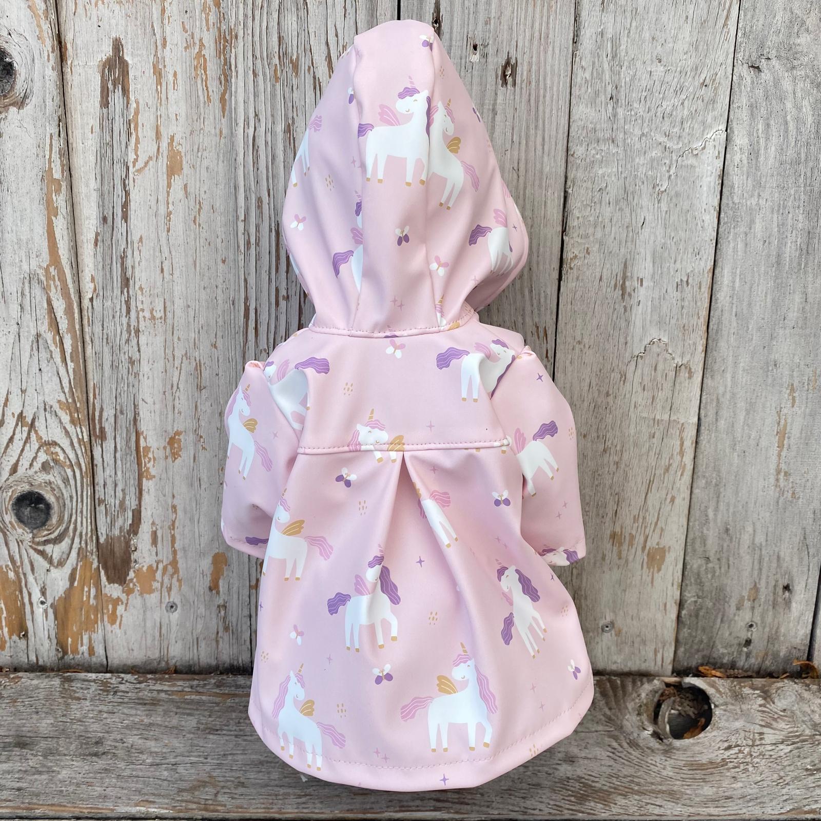 Poppenkleertjes regenjasje 43 cm lichtroze met unicorns - detail